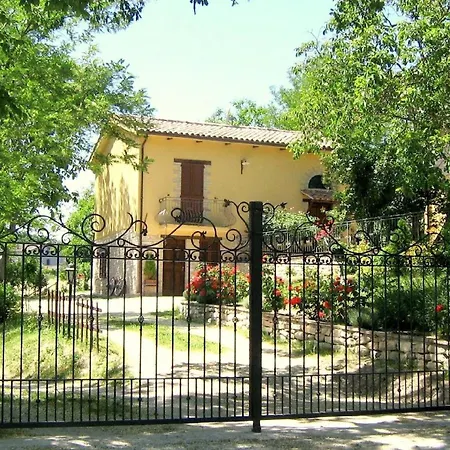 Girasoli In Apartamento Cagli